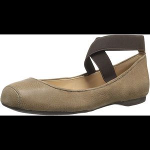 Jessica Simpson Ballet Flat w Ankle Tie in Coffee